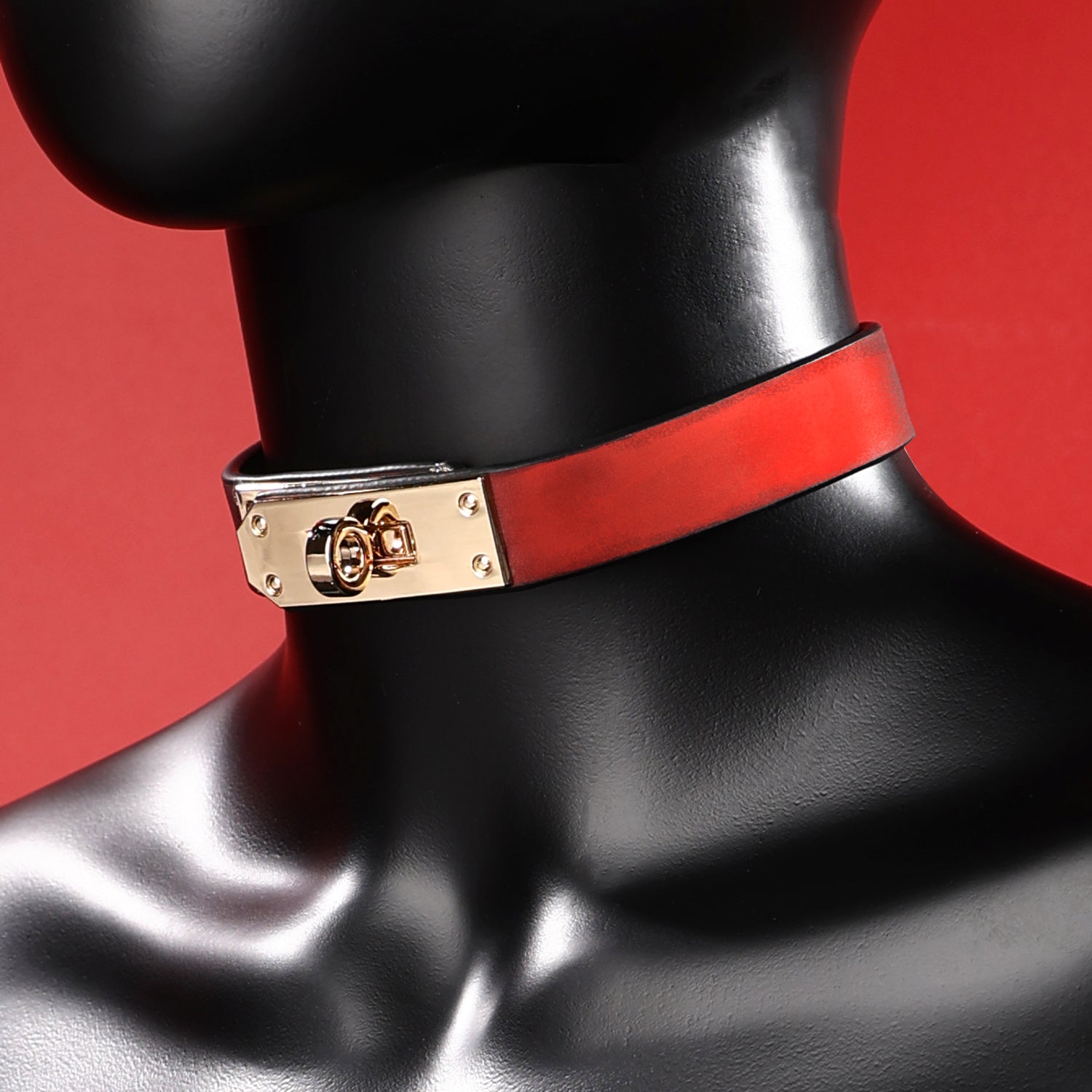 Glimmer-Heat Reactive Leather Choker