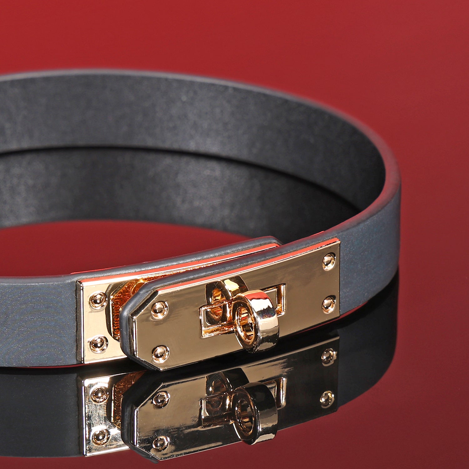 Glimmer-Heat Reactive Leather Choker