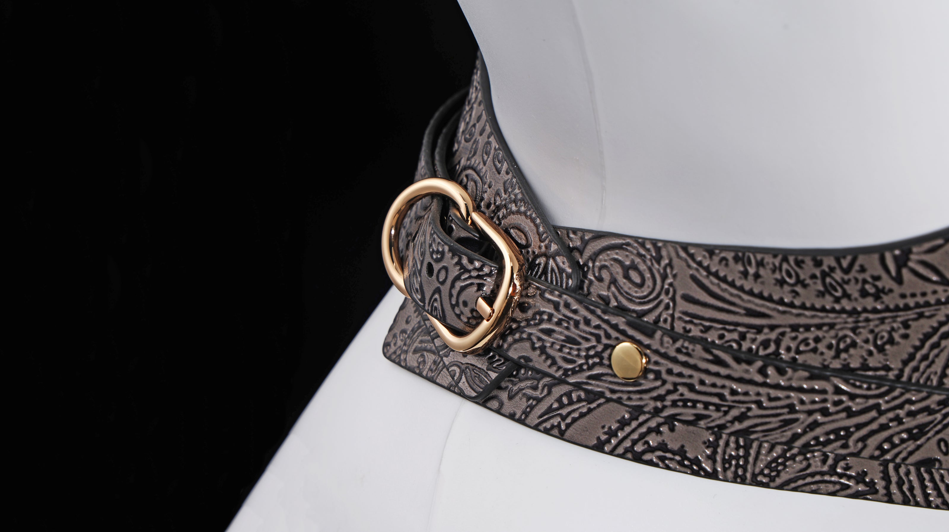 Lagyeta Bondage Harness-Embossed Leather Paisley Patterns