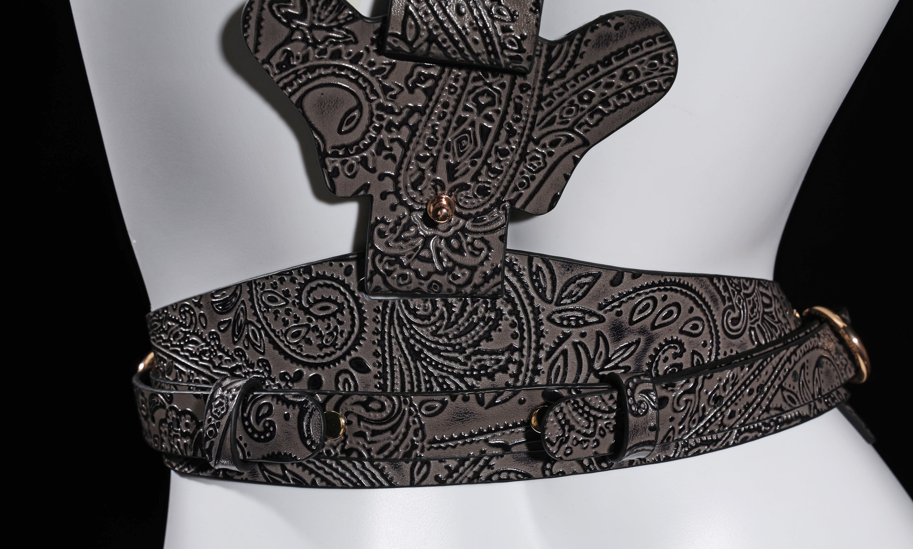 Lagyeta Bondage Harness-Embossed Leather Paisley Patterns
