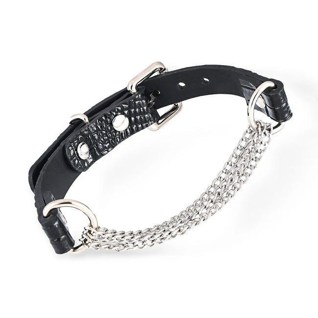 QIYE_Leather_Choker_Ripples_Collar_Black: Black leather choker with textured pattern, featuring metal rivets, rings and multi-chain design, with two D-rings and chains linked together for an edgy look.