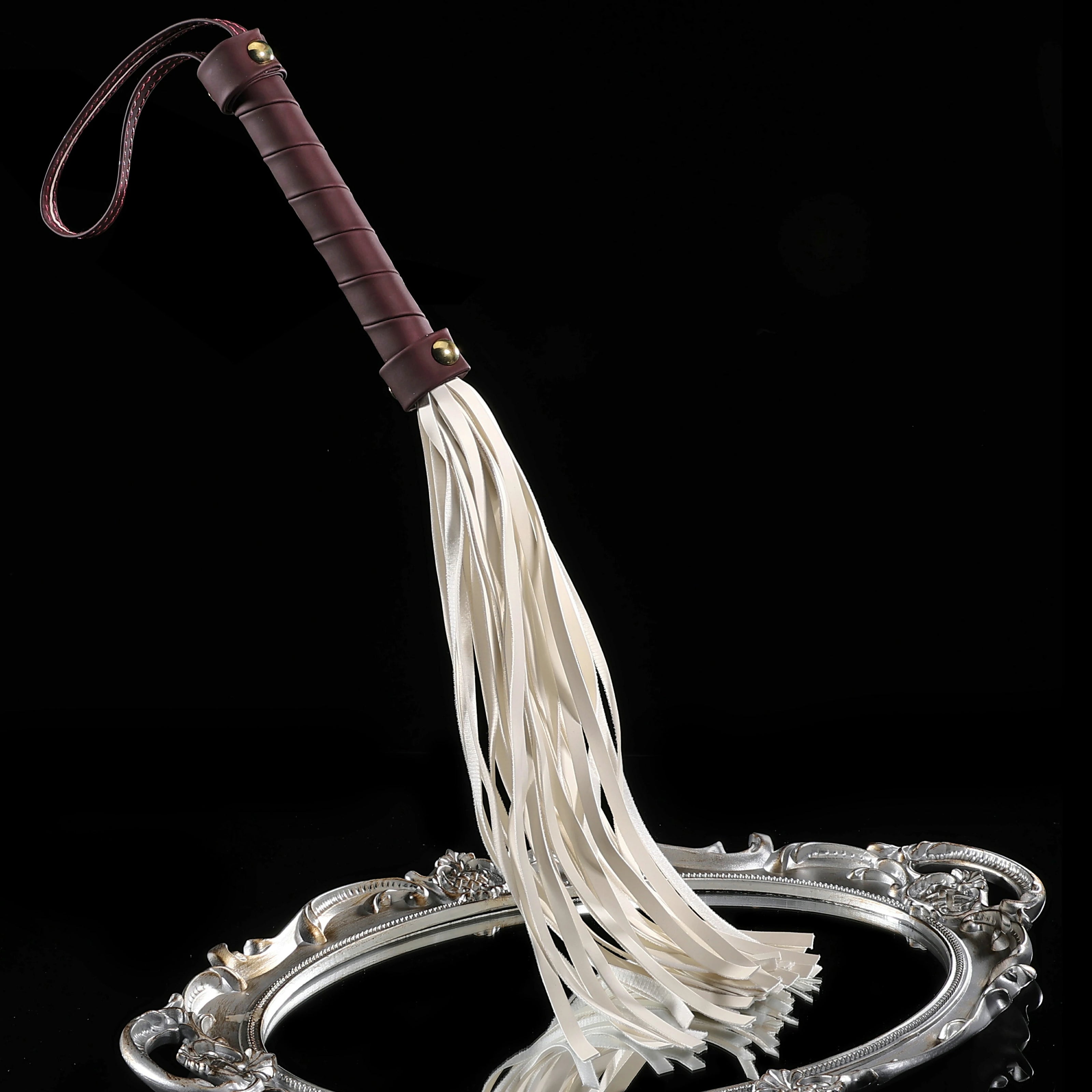 「Luminous Whip」Handmade Leather BDSM Flogger