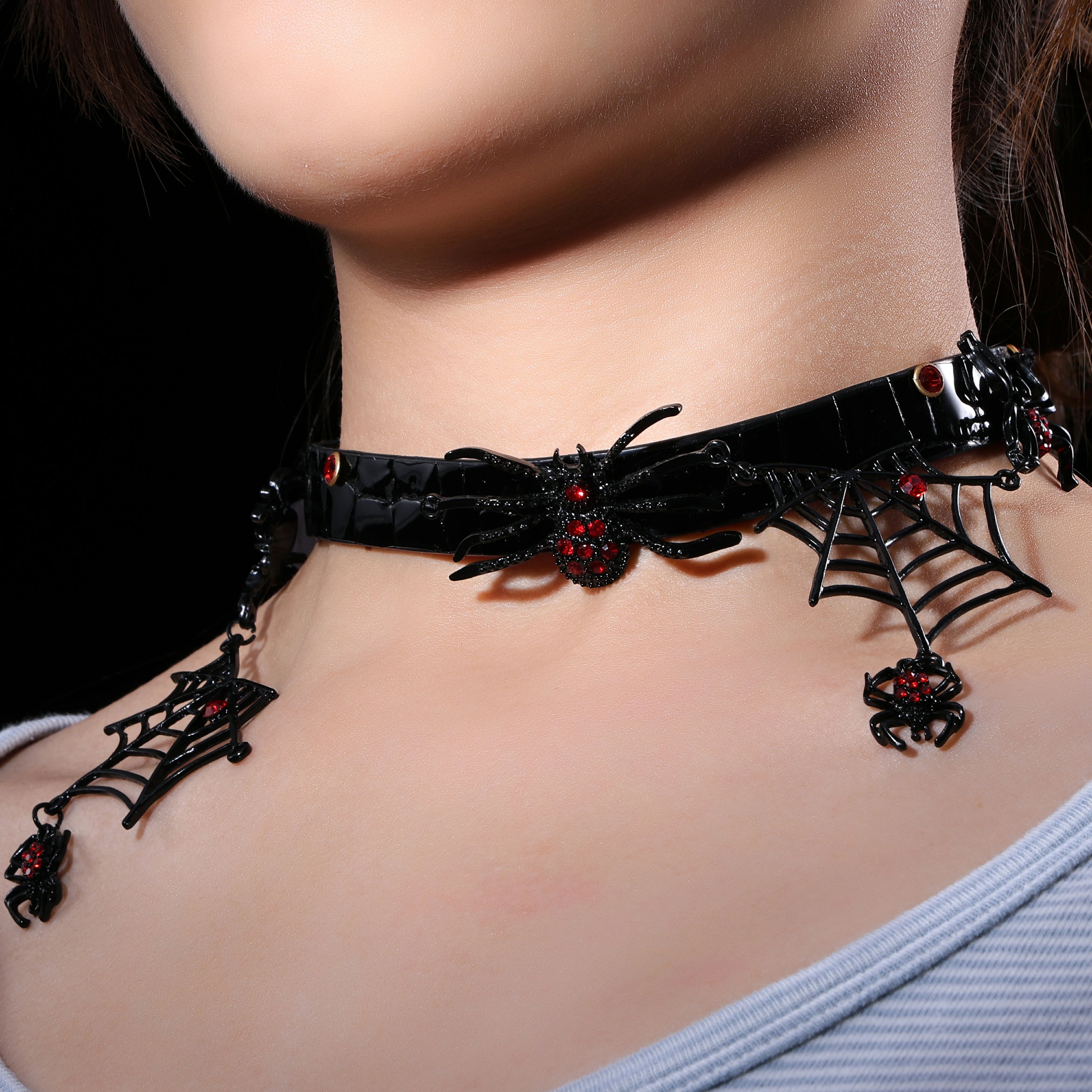 「Shadow Spider Trail」Handmade Color-changing Leather Choker
