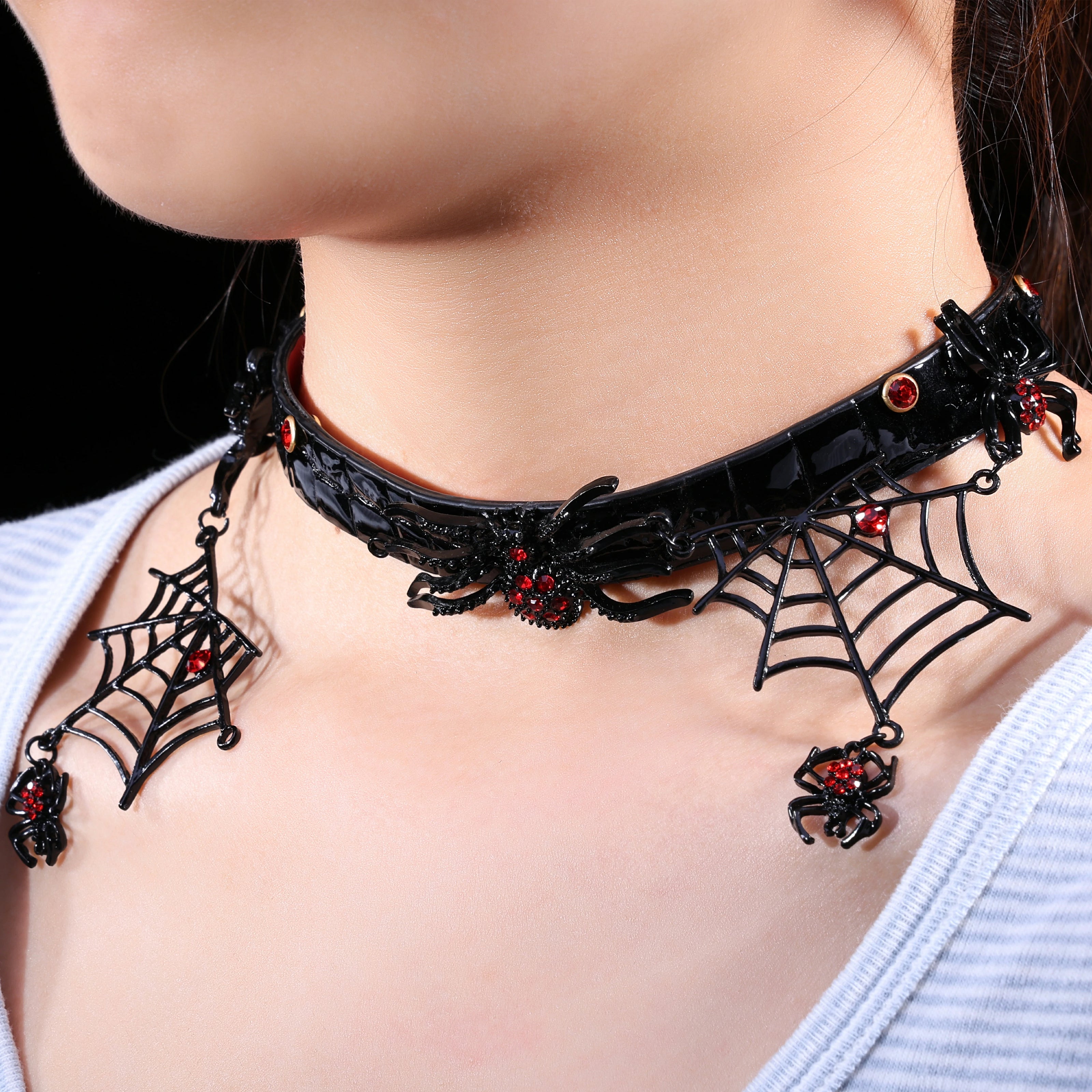 「Shadow Spider Trail」Handmade Color-changing Leather Choker