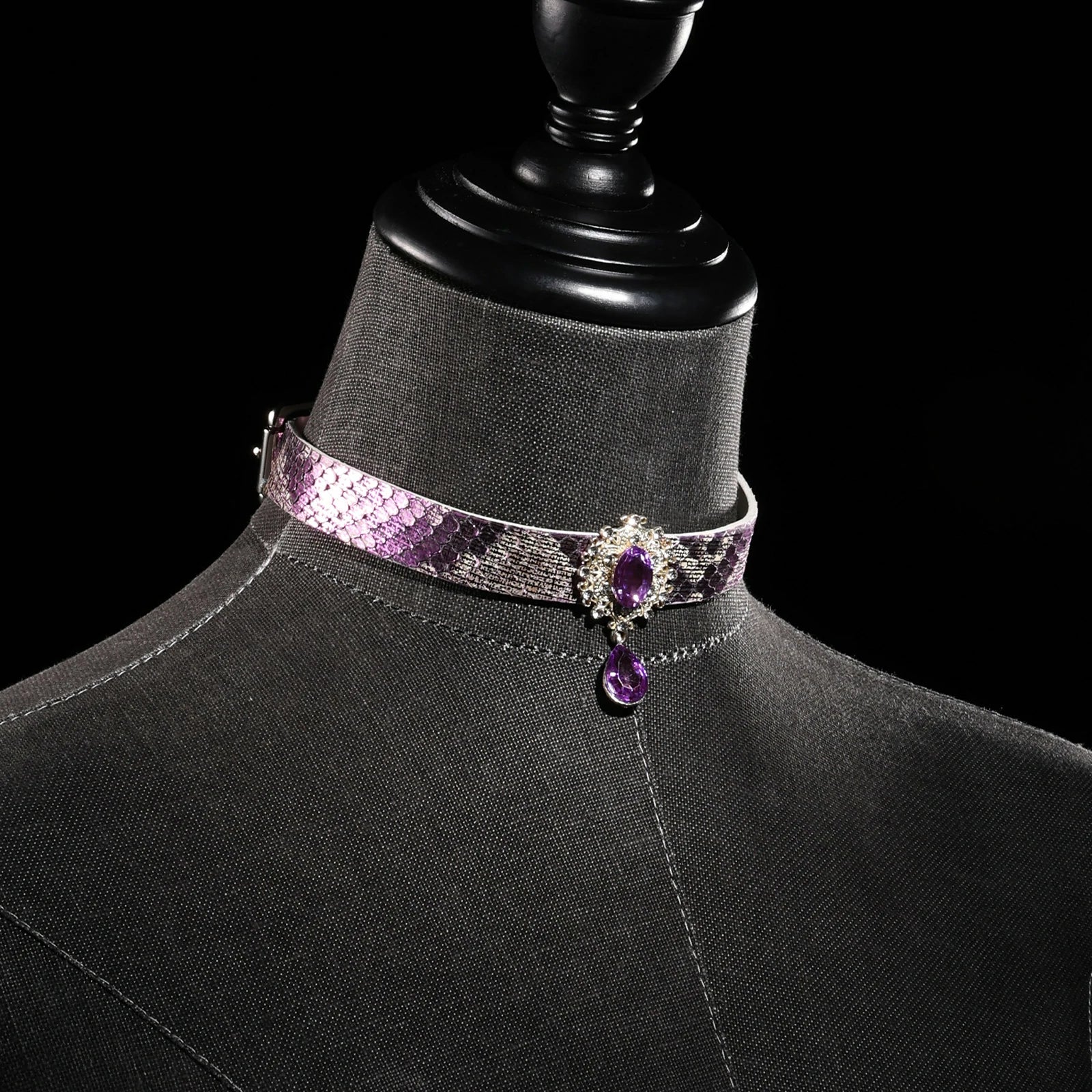「Tear Of Ames」Handmade Embossed Leather Choker