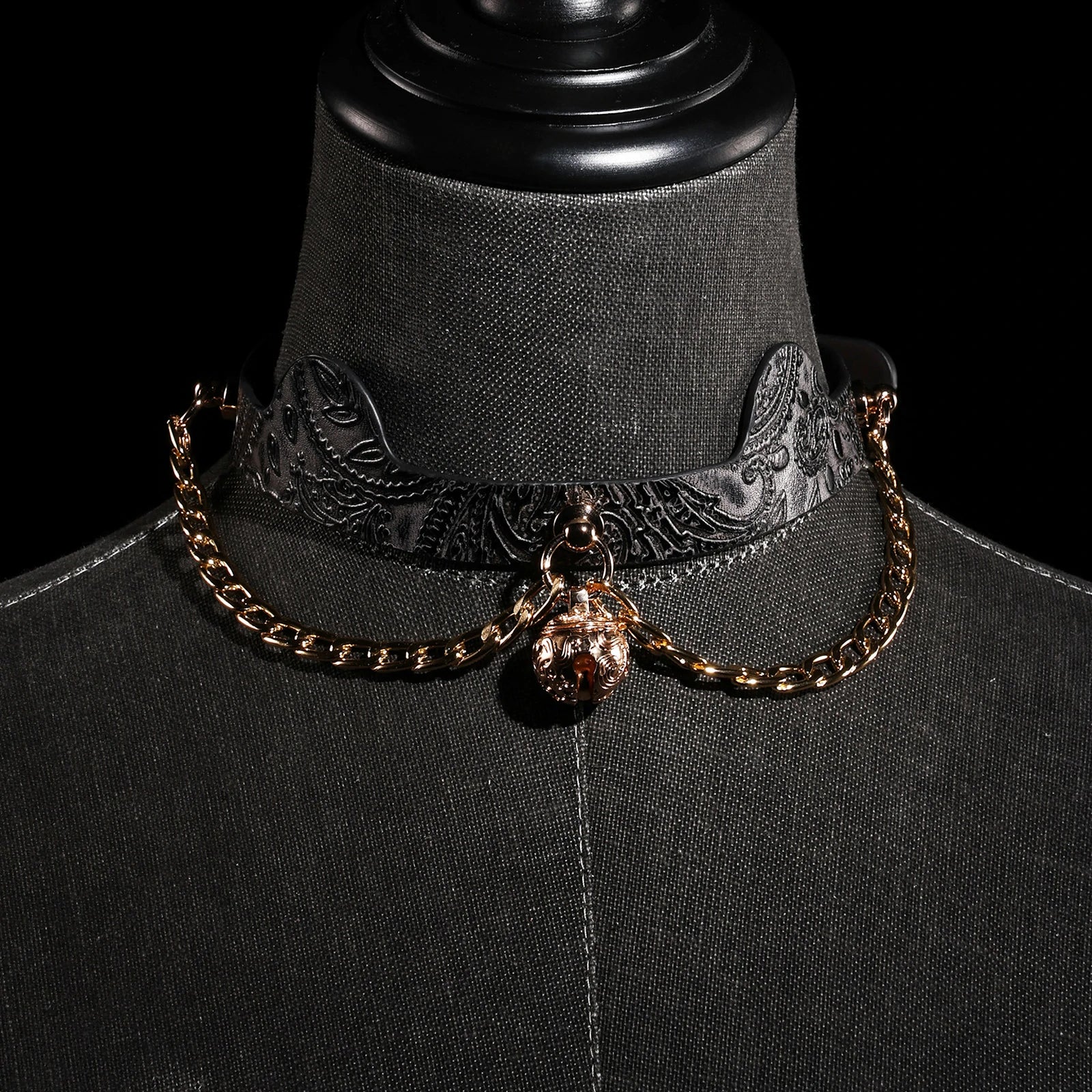 「Shokra」Handmade Color-changing Leather Choker