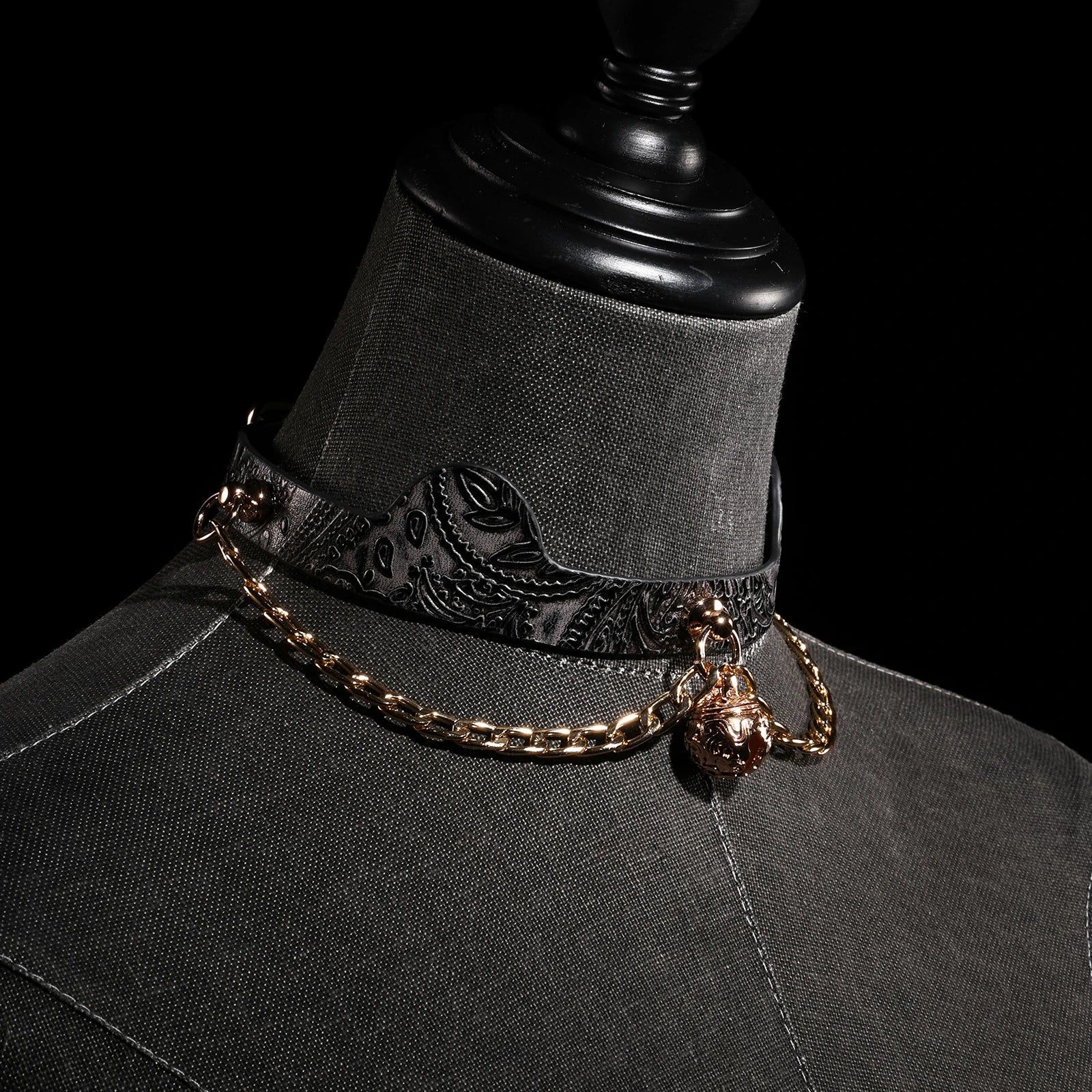 「Shokra」Handmade Color-changing Leather Choker